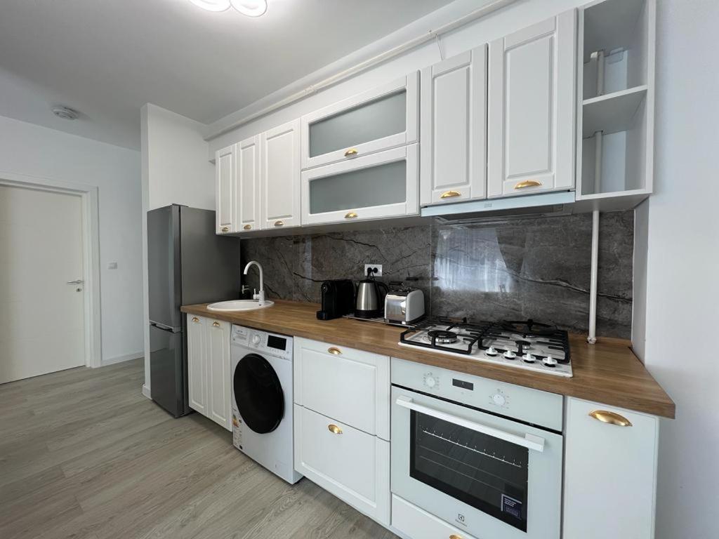 Urban Apartments And Studios - City Center Iasi Luaran gambar