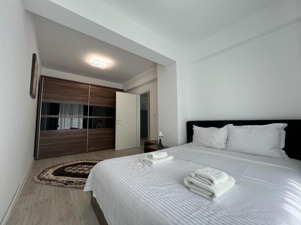 Urban Apartments And Studios - City Center Iasi Luaran gambar