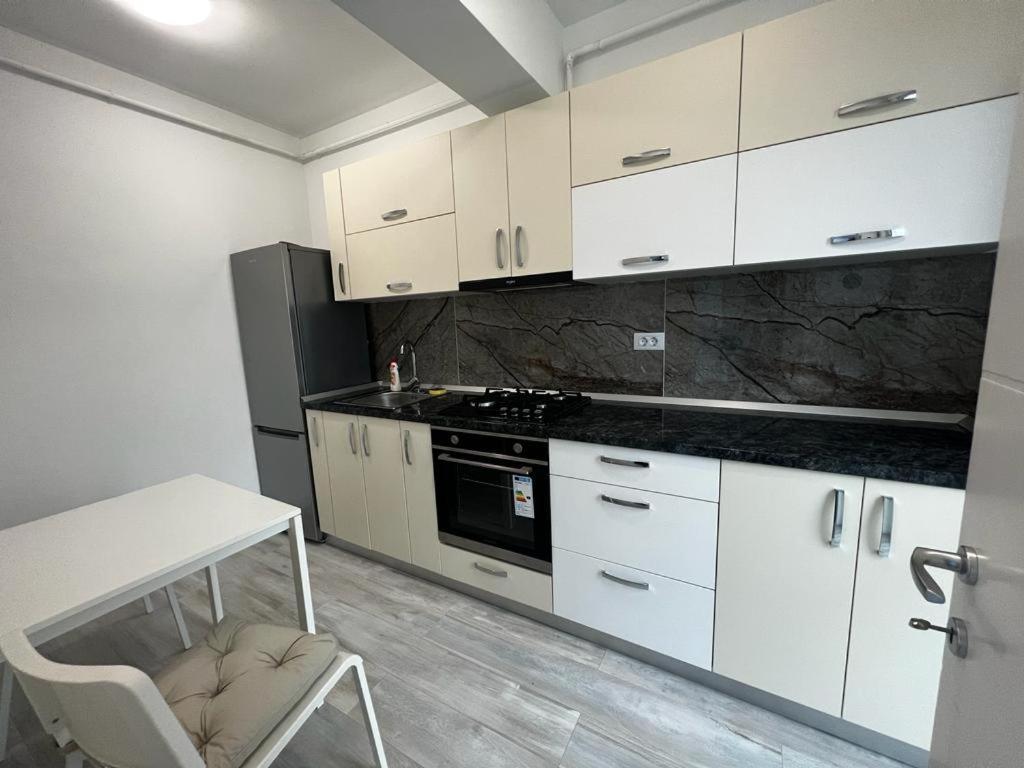 Urban Apartments And Studios - City Center Iasi Luaran gambar
