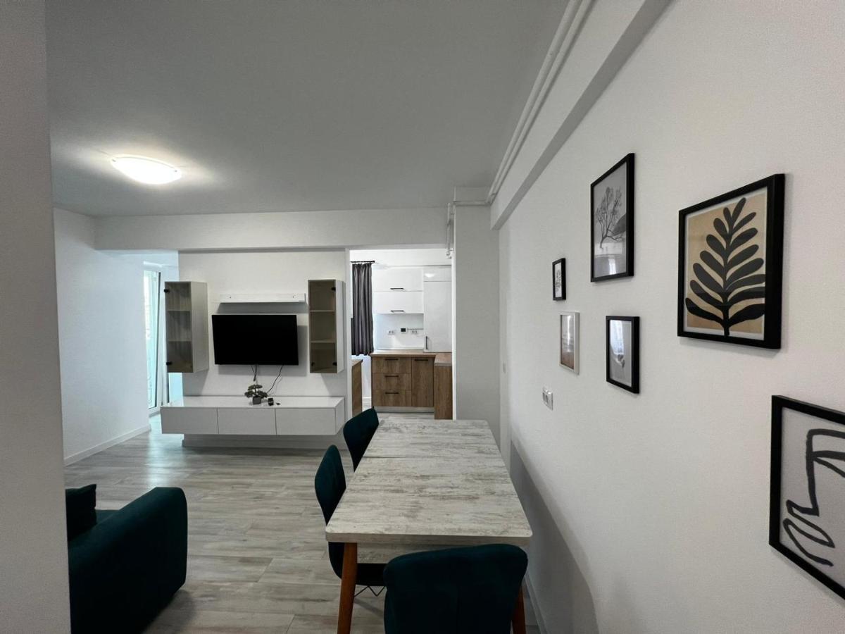 Urban Apartments And Studios - City Center Iasi Luaran gambar