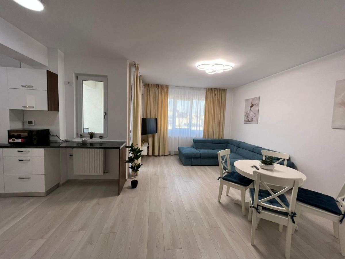 Urban Apartments And Studios - City Center Iasi Luaran gambar